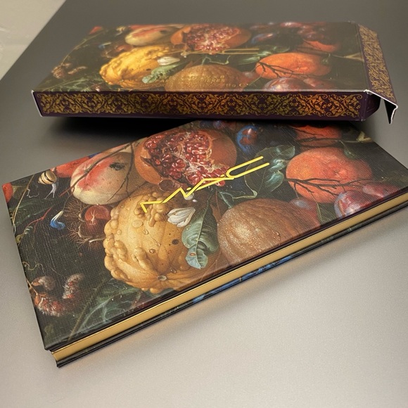 MAC Tempting Fate “Feast Your Eyes” Eyeshadow Palette - Picture 2 of 8